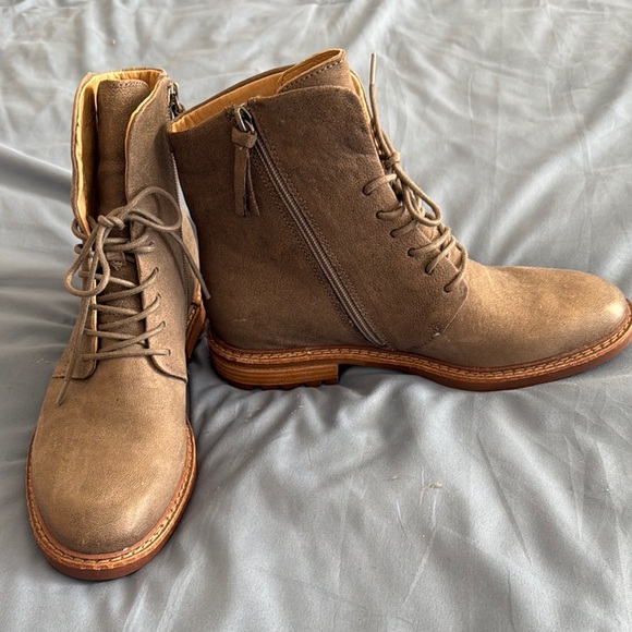 Sofft Brown Combat & Moto Boots with Lace-Up Design and Durable Sole - Picture 2 of 4